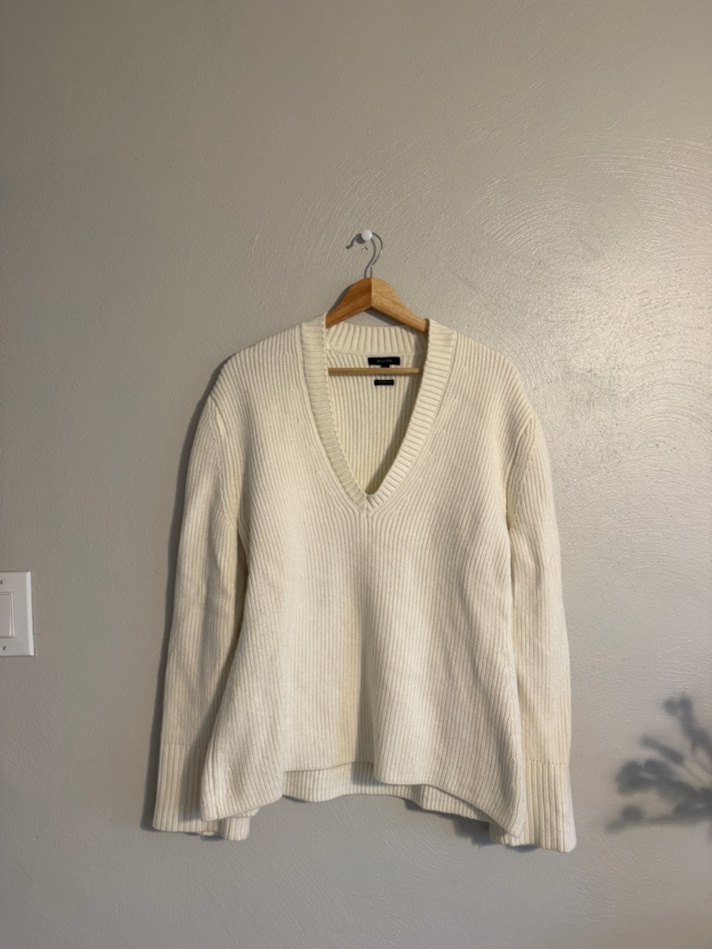 Massimo Dutti Cream Ribbed V-Neck Sweater
